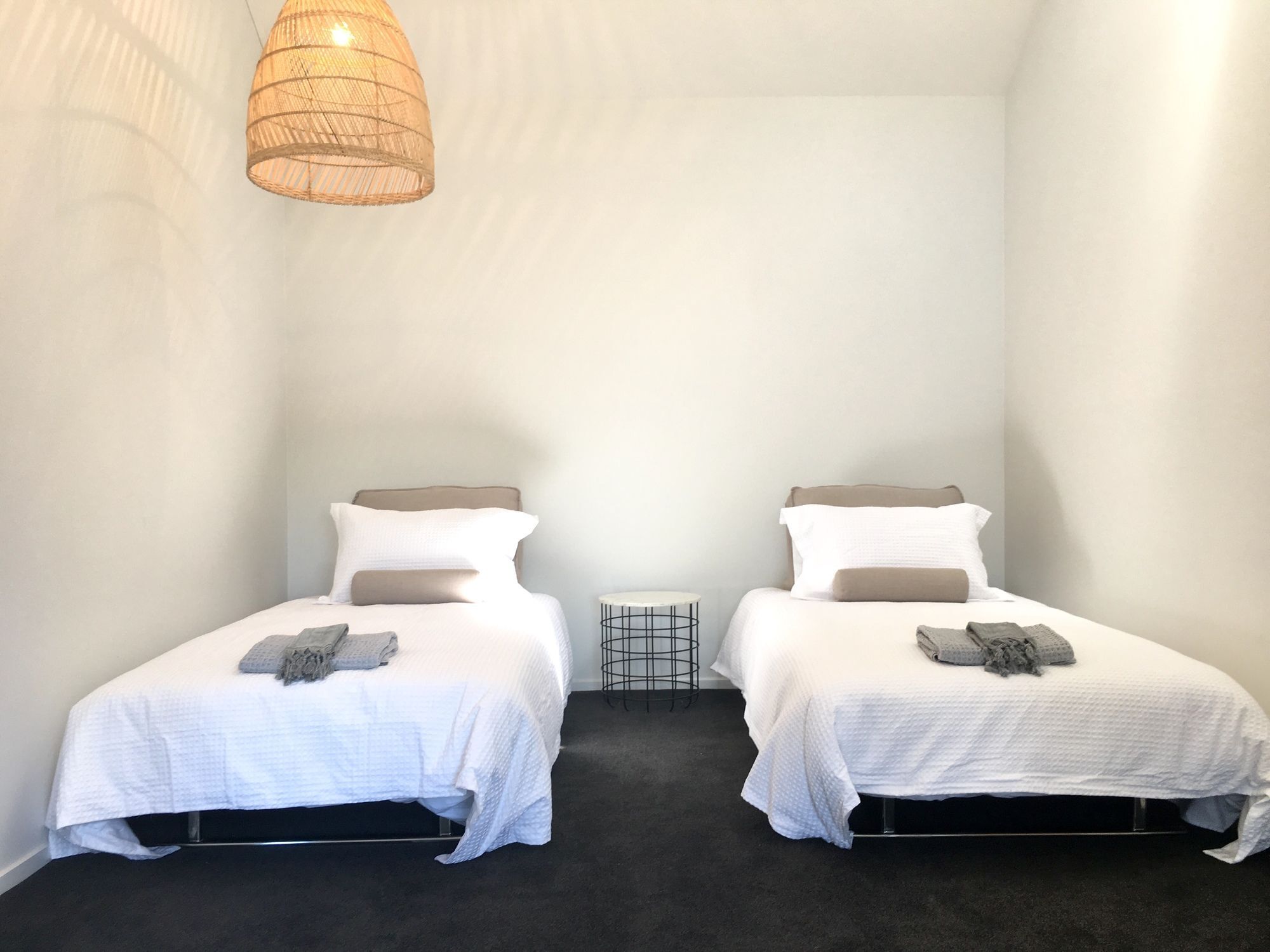 Number 1 - Chic Inner City Rooms Christchurch Exterior photo